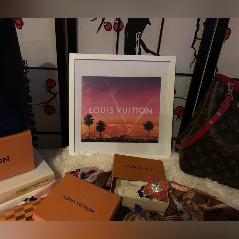 Louis Vuitton special edition framed shopping bag.😍L.A /Hollywood view.